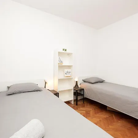 Apartament Awesome In With Wifi